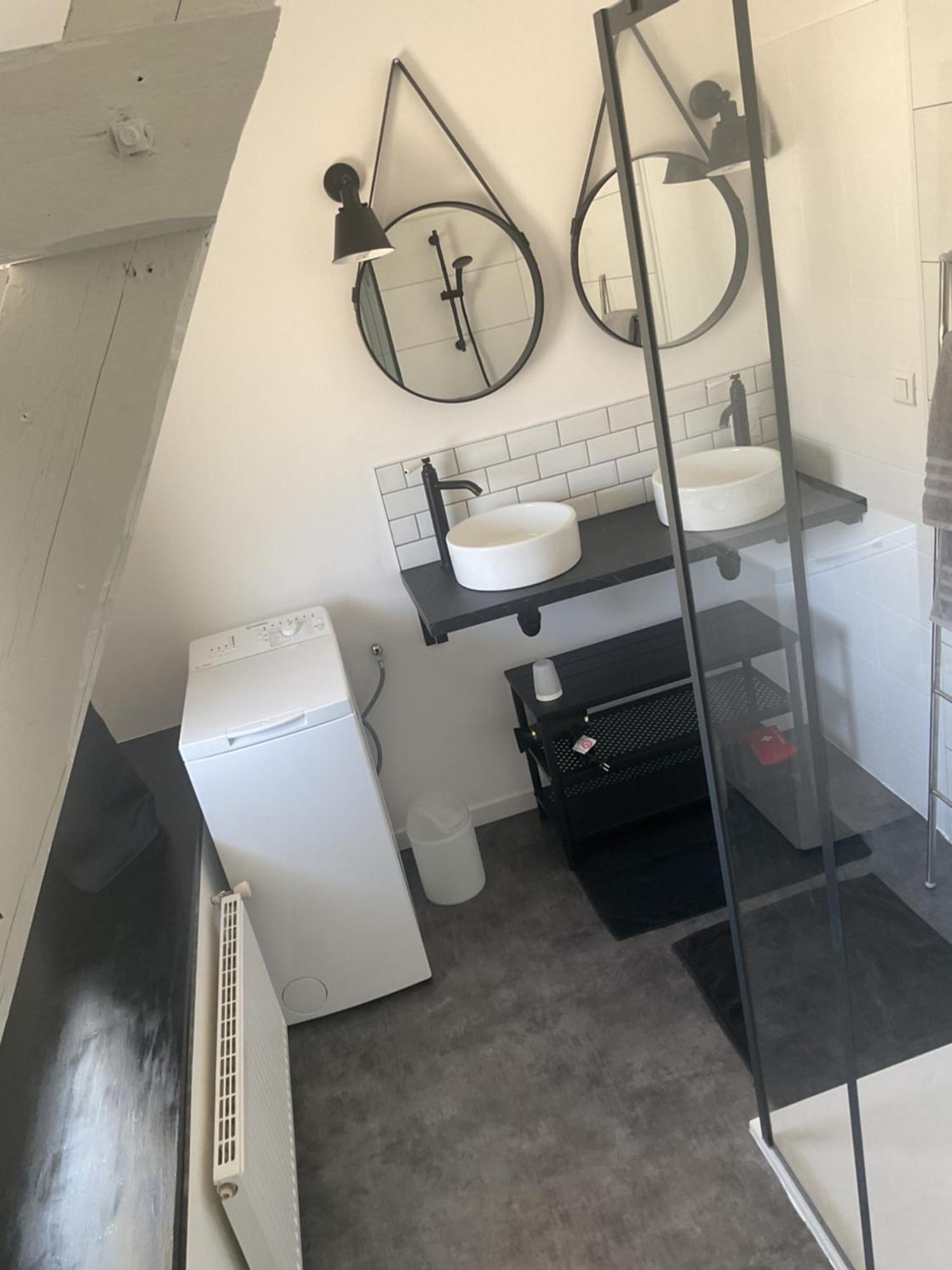 Charmant Gite Avec Exterieur Et Piscine Partagee Mespaul 外观 照片